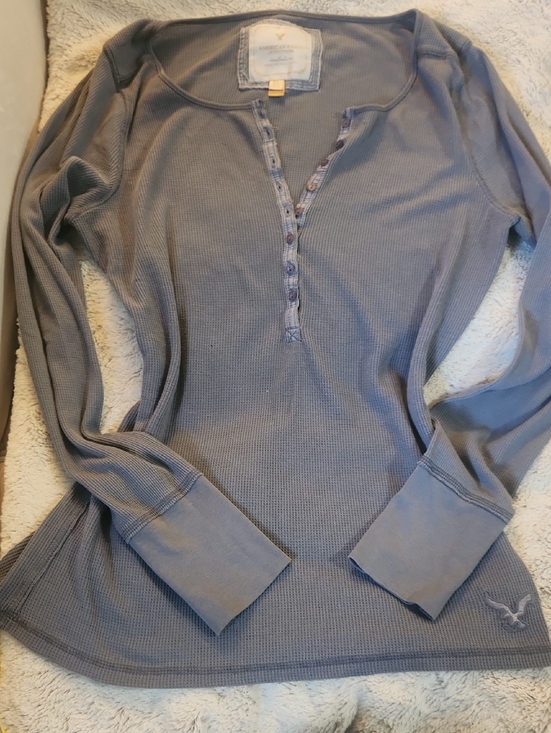 American Eagle Outfitters Tops - 🐺Y2K Bella Swan AEO Henley🐺